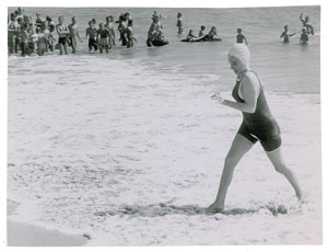 Lot #775 Marilyn Monroe - Image 1