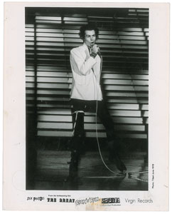 Lot #4661 The Sex Pistols: Sid Vicious Signed Photograph - Image 2