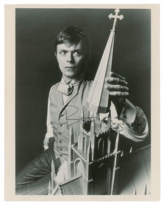 Lot #4494 David Bowie Signed Photograph - Image 1