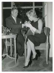Lot #7275 Marilyn Monroe and Laurence Olivier Original Vintage Photograph - Image 1