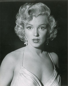 Lot #566 Marilyn Monroe - Image 1