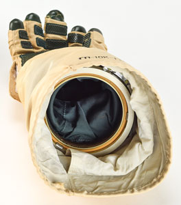 Lot #5016  Orlan EVA Cosmonaut Gloves - Image 6
