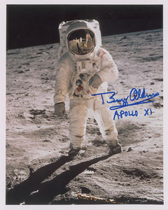 Lot #6298 Buzz Aldrin Signed Photograph