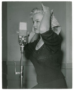 Lot #670 Marilyn Monroe - Image 1