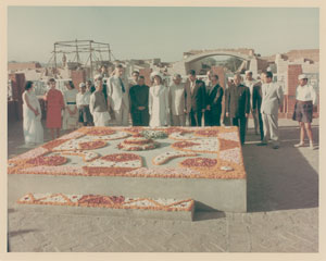 Lot #15 Jacqueline Kennedy 1962 Original Photograph at Gandhi Memorial by Cecil Stoughton - Image 1