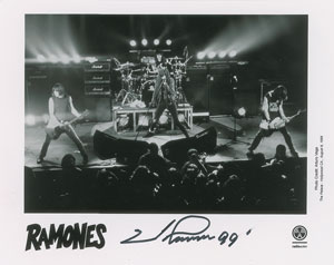 Lot #684 The Ramones - Image 3
