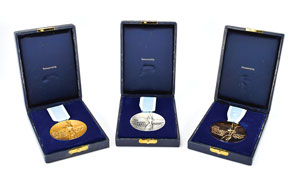 Lot #8092  Lake Placid 1980 Winter Olympics Set of Gold, Silver, and Bronze Winner’s Medals - Image 7