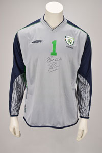 Lot #8159 Patrick 'Packie' Bonner Signed Ireland Soccer Jersey - Image 1