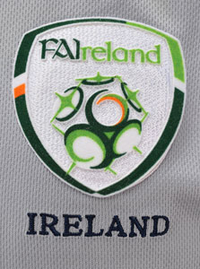 Lot #8159 Patrick 'Packie' Bonner Signed Ireland Soccer Jersey - Image 4