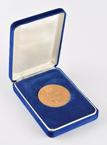 Lot #8104  Los Angeles 1984 Summer Olympics Participation Medal with Case - Image 3