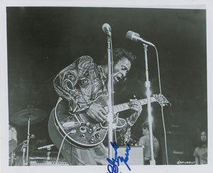 Lot #9392 Chuck Berry Signed Photograph - Image 1