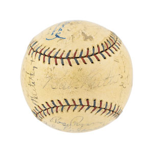 Lot #8261  New York Yankees 1928 Signed Baseball - Image 1