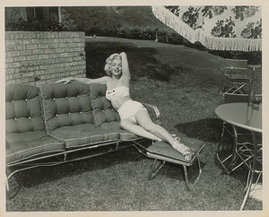 Lot #862 Marilyn Monroe - Image 1