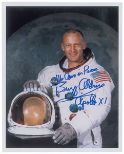 Lot #2376 Buzz Aldrin Signed Photograph - Image 1