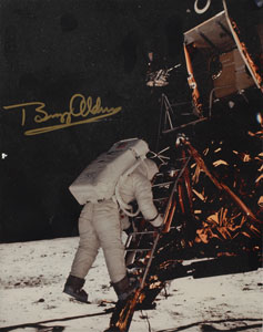 Lot #2384 Buzz Aldrin Signed Photograph - Image 1