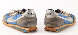 Lot #702  LIVE Boston: Sib Hashian's Studio-Used Pair of 'Kick Drum Nike' Running Shoes - Image 4