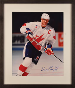 Lot #700 Wayne Gretzky - Image 2
