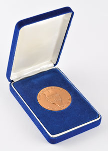 Lot #3088  Los Angeles 1984 Summer Olympics Participation Medal with Case - Image 3