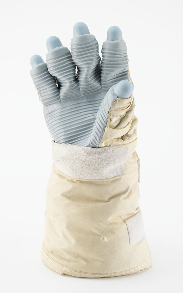 Lot #8635  Space Shuttle 4000 Series Complete Glove