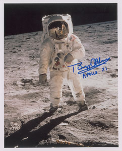 Lot #8402 Buzz Aldrin Signed Photograph - Image 1