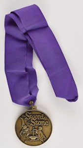 Lot #984 Sword in the Stone presentation medal from Disneyland - Image 3