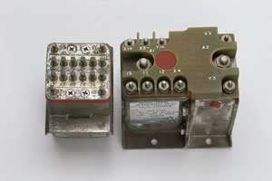 Lot #4088  Apollo Block II Overcurrent Sensor and Transfer Switch - Image 3