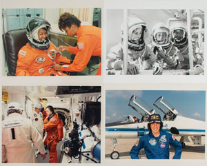 Lot #4391  Astronauts Group of (417) NASA