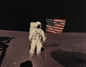 Lot #4266 Edgar Mitchell Signed Photograph - Image 1