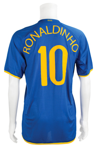 Lot #832  Ronaldinho - Image 2