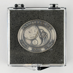 Lot #3301 Edgar Mitchell's Apollo 14 Flown Robbins Medallion - Image 3