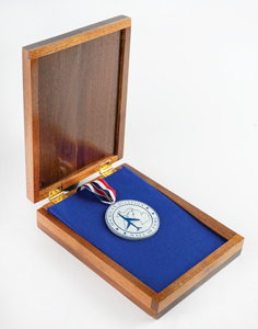 Lot #3404 Al Worden's Michigan Aviation Hall of Fame Medal - Image 3