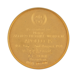 Lot #3368 Al Worden's Alliance Internationale de Tourisme Gold Medal - Image 2