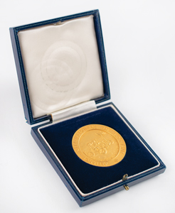 Lot #3368 Al Worden's Alliance Internationale de Tourisme Gold Medal - Image 3