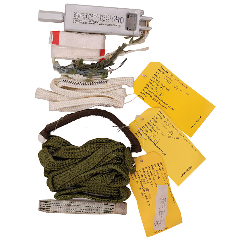 Lot #552 Parachute and Delay Cutter