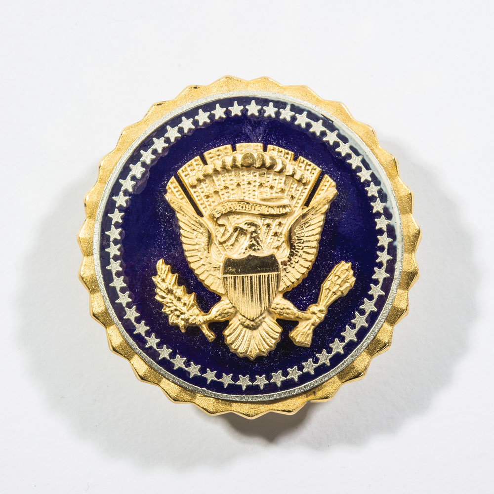 Lot #323 Presidential Service Badge