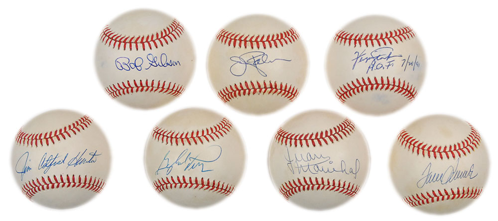 Lot #1070 Baseball Hall of Famers: Pitchers