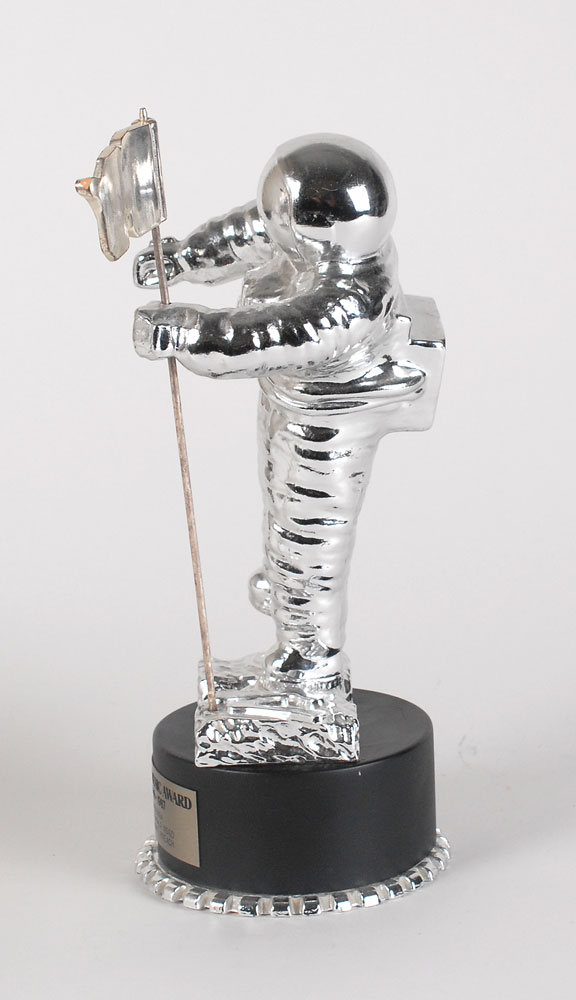 Lot #2168 Madonna’s MTV Video Music Award for ‘Papa Don’t Preach’ - Image 6